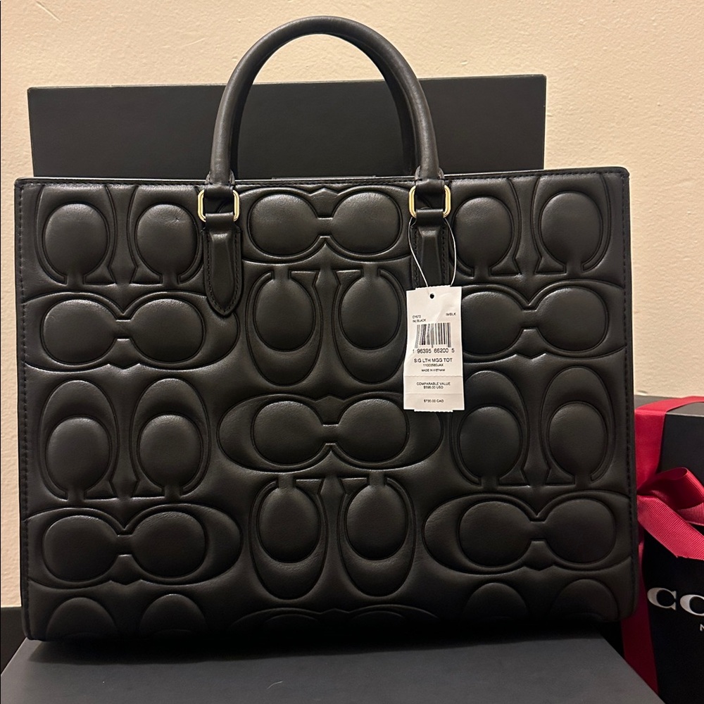 NWT Coach! Maggie Tote Bag In Signature Leather 🖤🖤 dust bag included 🖤 - Picture 4 of 8